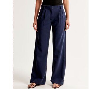 A&F Sloane Low Rise Tailored Pant in Navy, Size 29/8